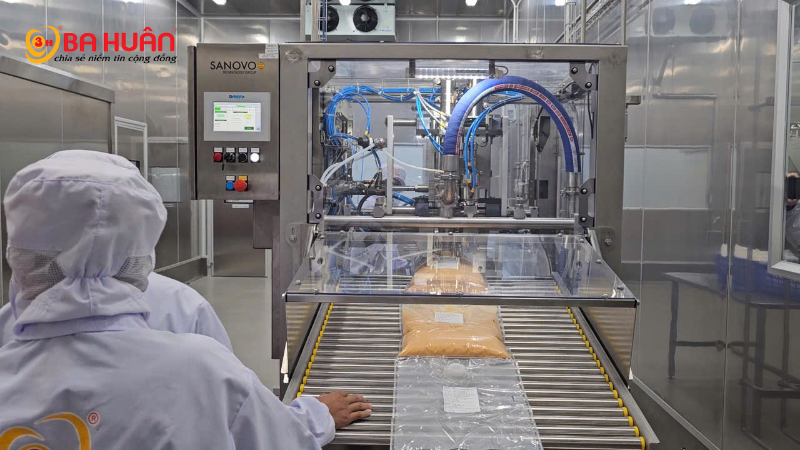 Quy trình sản xuất trứng lỏng thanh trùng của Ba Huân hoàn toàn khép kín từ đầu vào cho cho đến thành phẩm đóng gói.